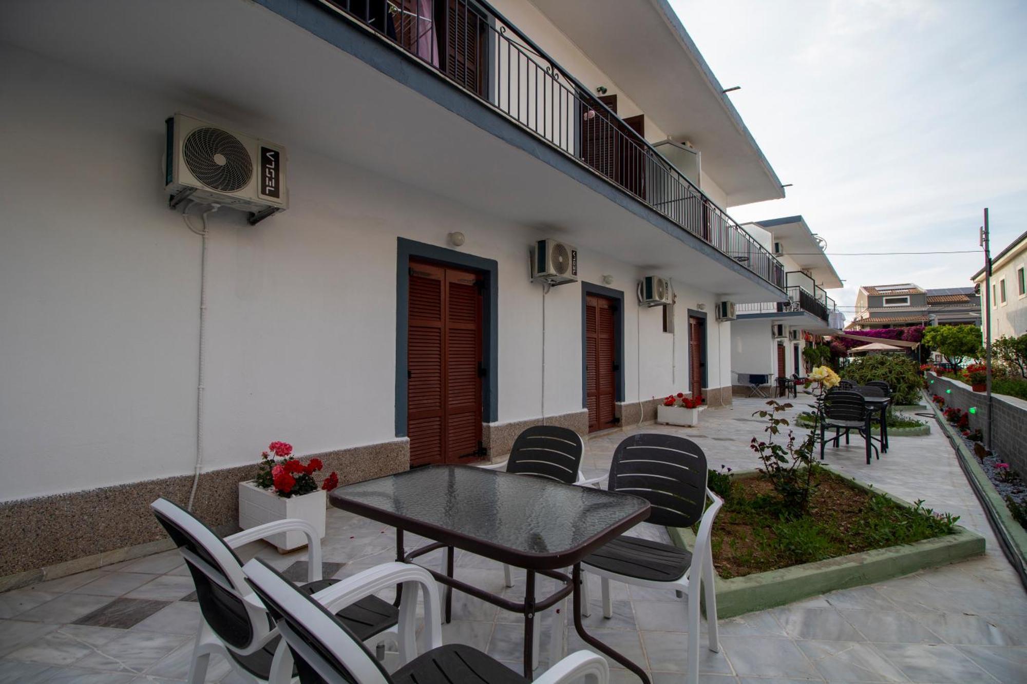 Harry'S Bar & Apartments 1 Acharavi  Exterior foto